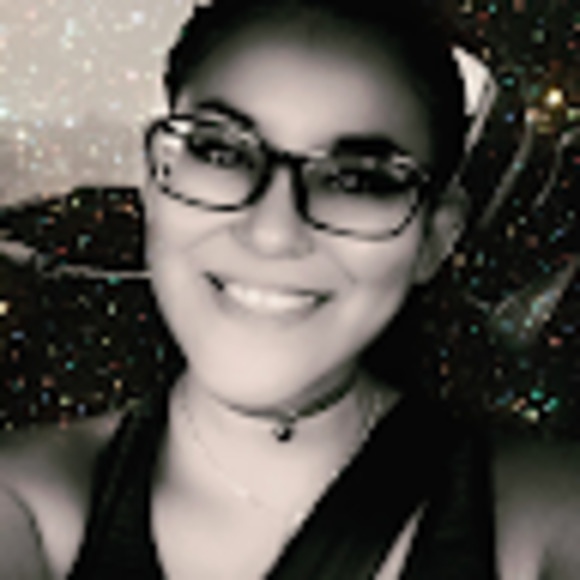 Meet your Posher, Lindy - Picture 1 of 1